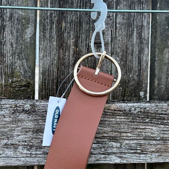 Old Navy Brown Faux Leather Belt NWT Medium/Large - Picture 2 of 4